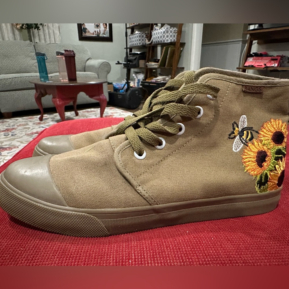 BANGS
Khaki High Tops
Sunflower & Bee embroidery 
Women’s Size 8
